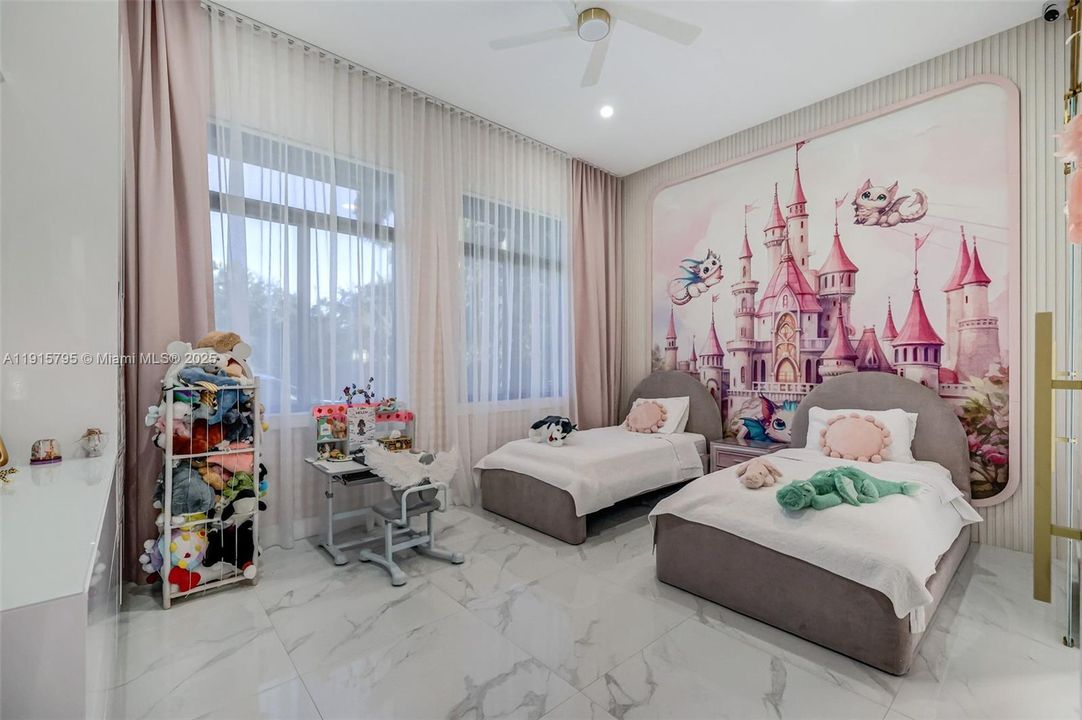 En Renta: $26,500 (6 camas, 6 baños, 4606 Pies cuadrados)