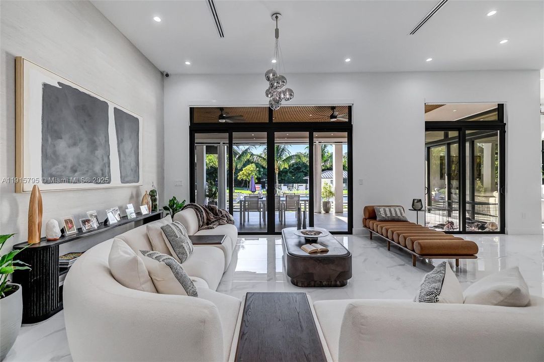 En Renta: $26,500 (6 camas, 6 baños, 4606 Pies cuadrados)