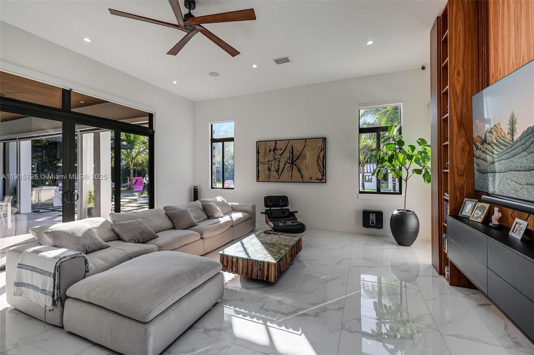 En Renta: $26,500 (6 camas, 6 baños, 4606 Pies cuadrados)