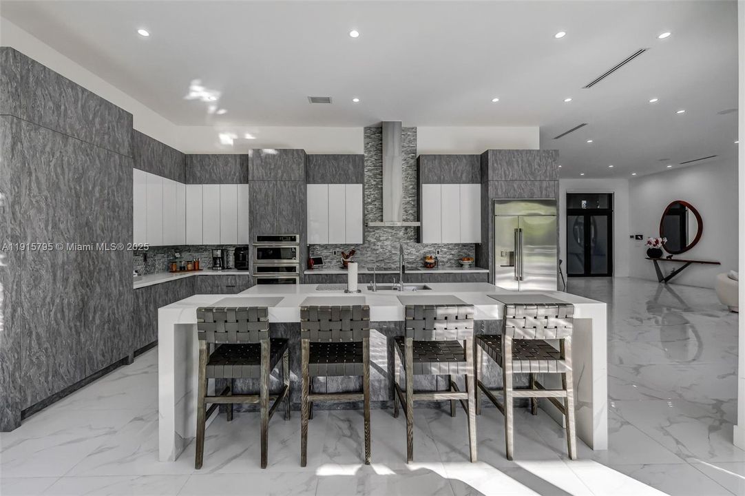 En Renta: $26,500 (6 camas, 6 baños, 4606 Pies cuadrados)