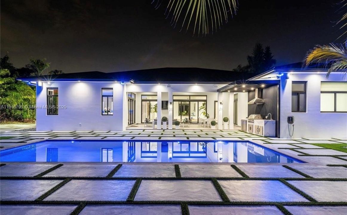 En Renta: $26,500 (6 camas, 6 baños, 4606 Pies cuadrados)