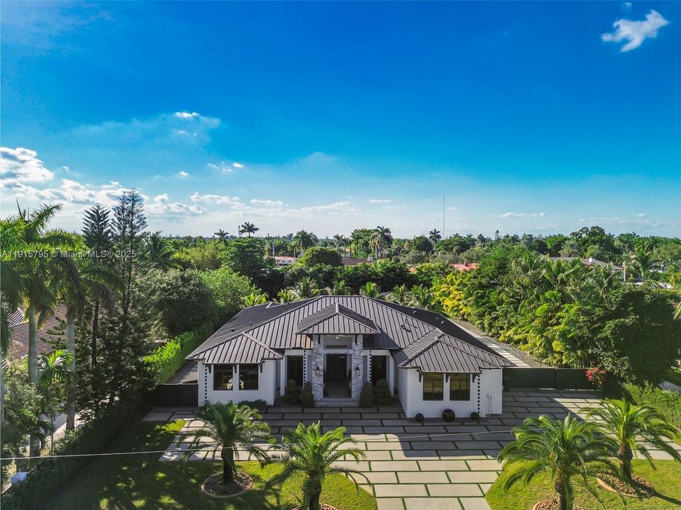 En Renta: $26,500 (6 camas, 6 baños, 4606 Pies cuadrados)