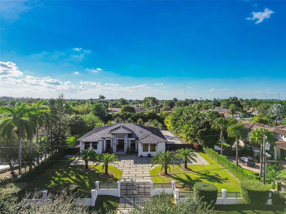 En Renta: $26,500 (6 camas, 6 baños, 4606 Pies cuadrados)