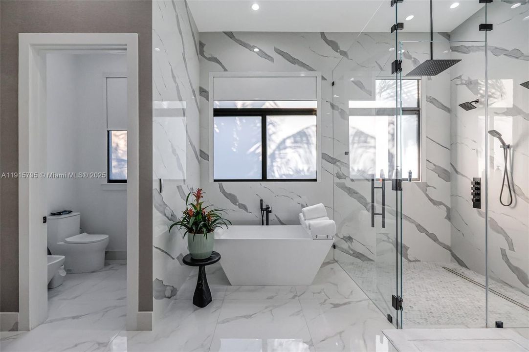 En Renta: $26,500 (6 camas, 6 baños, 4606 Pies cuadrados)