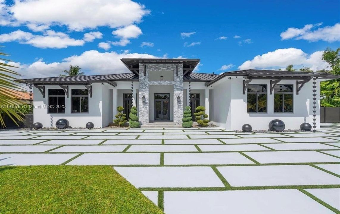 En Renta: $26,500 (6 camas, 6 baños, 4606 Pies cuadrados)