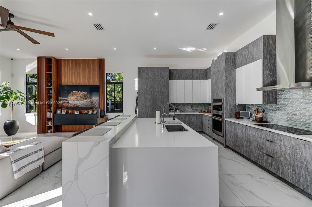 En Renta: $26,500 (6 camas, 6 baños, 4606 Pies cuadrados)