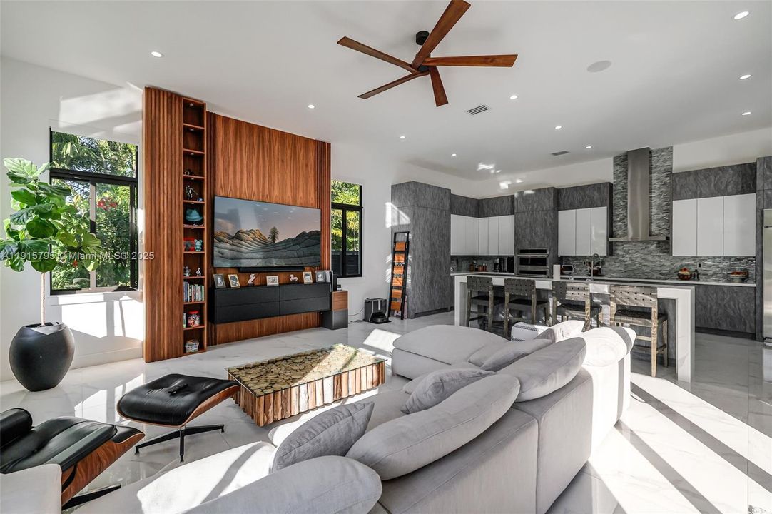 En Renta: $26,500 (6 camas, 6 baños, 4606 Pies cuadrados)