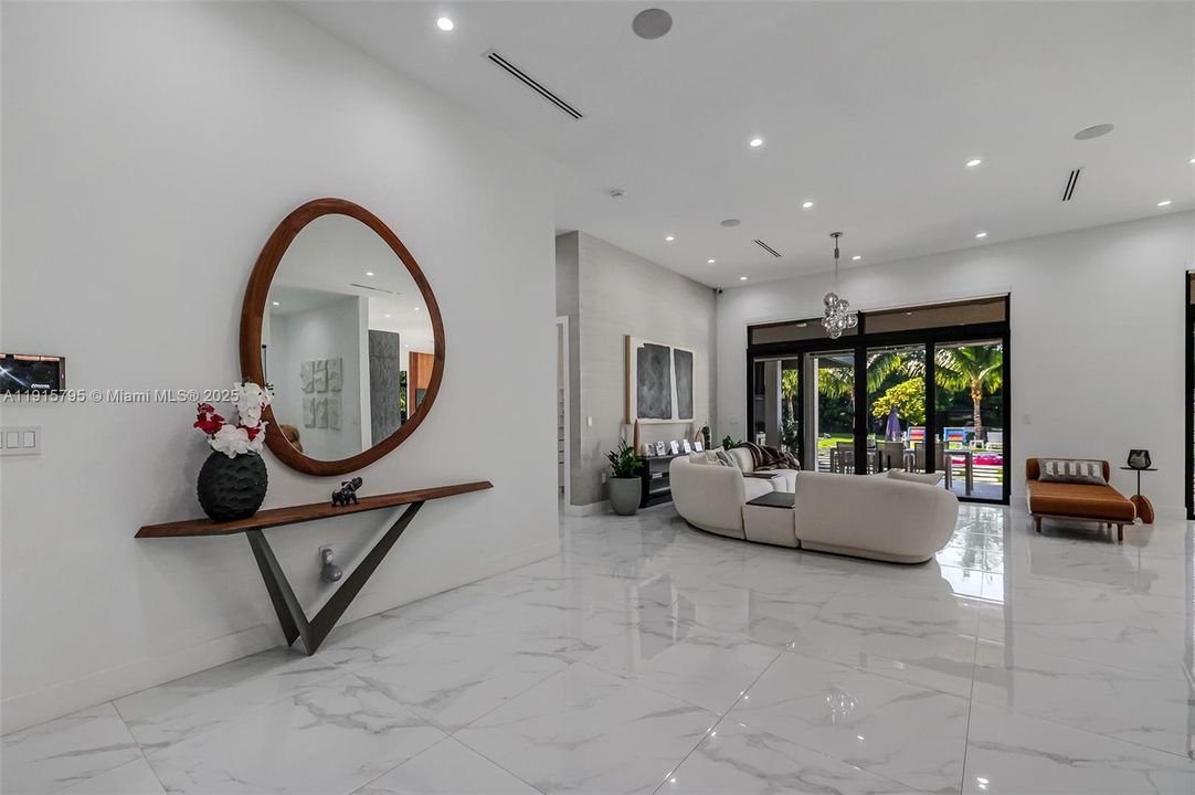 En Renta: $26,500 (6 camas, 6 baños, 4606 Pies cuadrados)