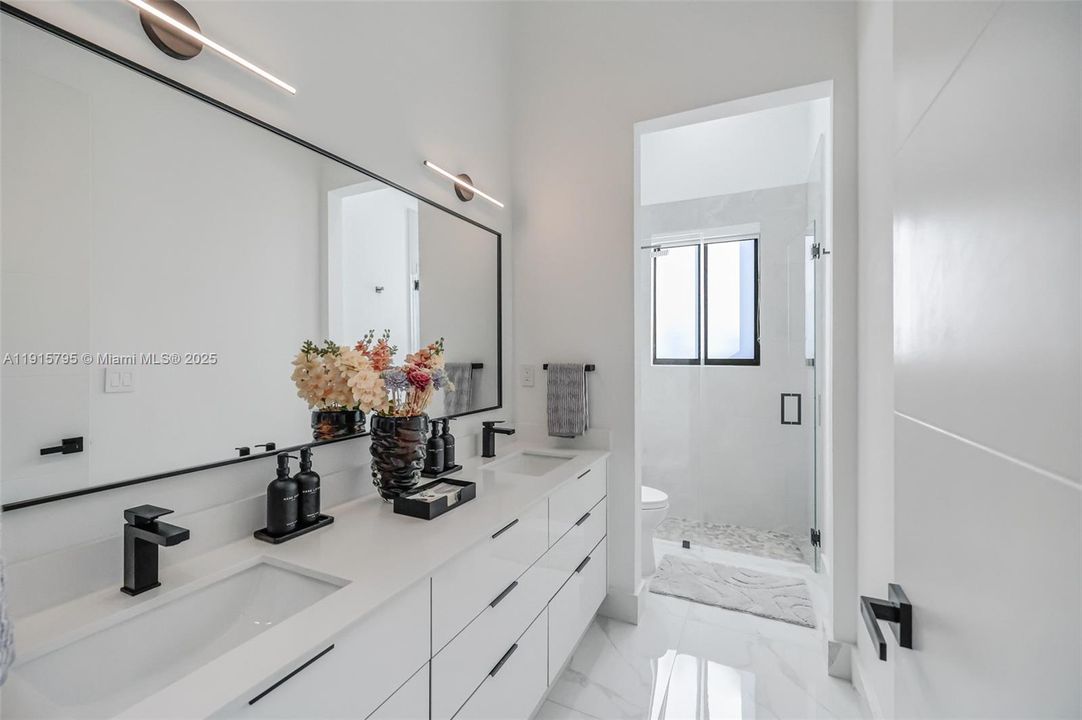 En Renta: $26,500 (6 camas, 6 baños, 4606 Pies cuadrados)