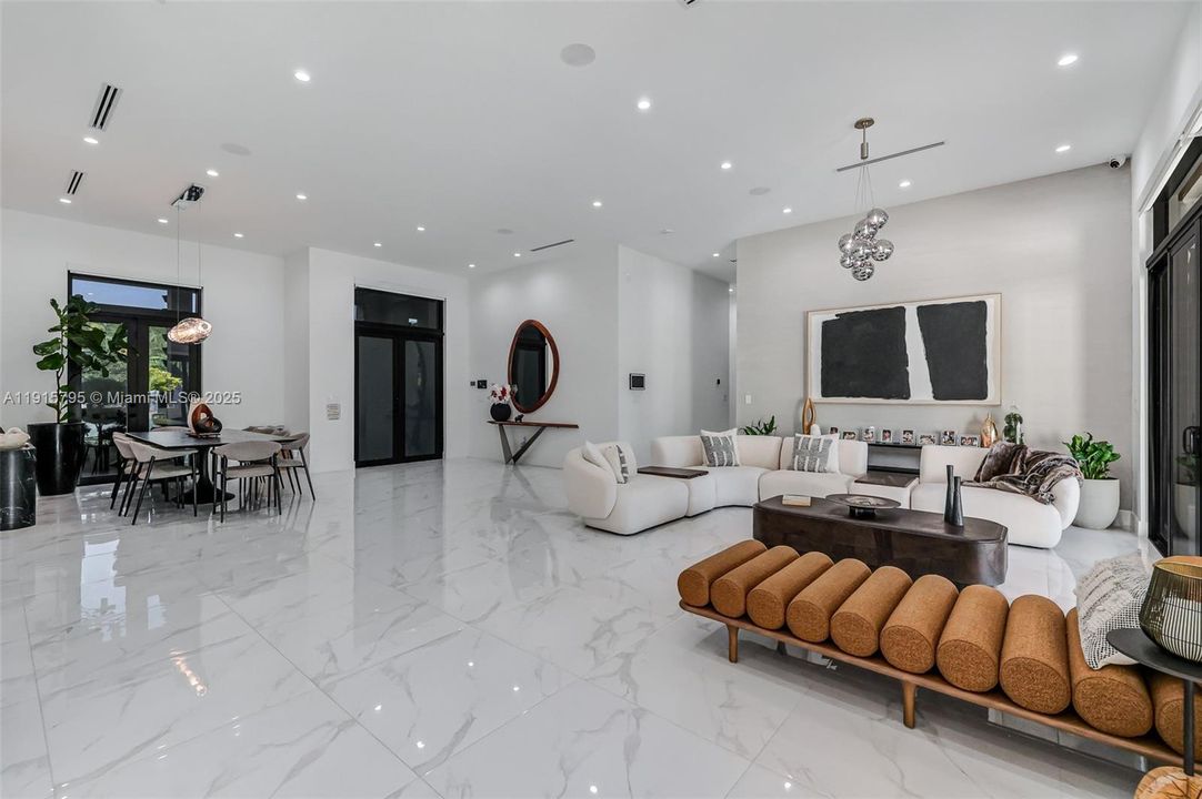 En Renta: $26,500 (6 camas, 6 baños, 4606 Pies cuadrados)