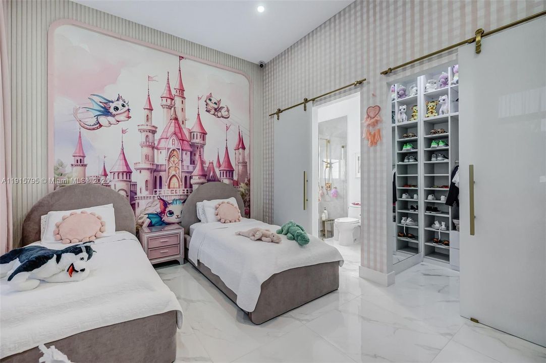 En Renta: $26,500 (6 camas, 6 baños, 4606 Pies cuadrados)