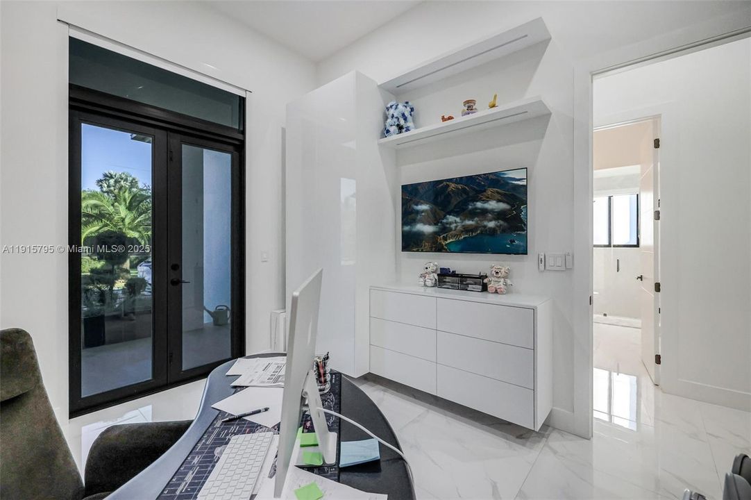 En Renta: $26,500 (6 camas, 6 baños, 4606 Pies cuadrados)