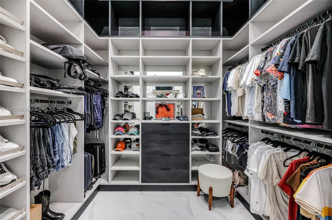 En Renta: $26,500 (6 camas, 6 baños, 4606 Pies cuadrados)