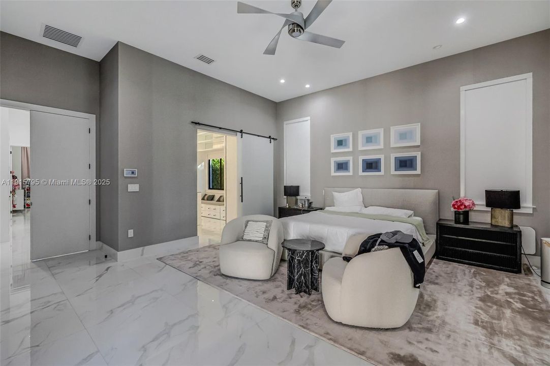 En Renta: $26,500 (6 camas, 6 baños, 4606 Pies cuadrados)