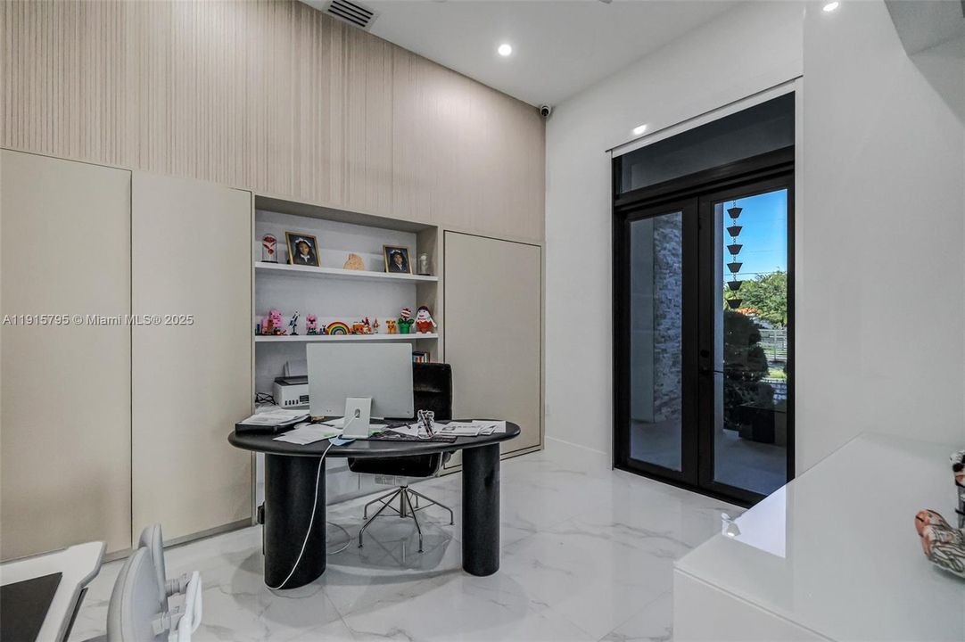 En Renta: $26,500 (6 camas, 6 baños, 4606 Pies cuadrados)