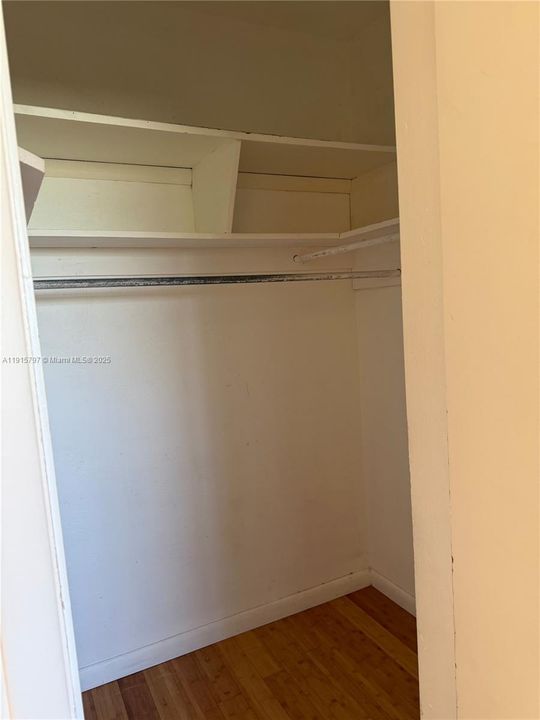 Active With Contract: $1,700 (0 beds, 1 baths, 390 Square Feet)