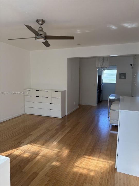 Active With Contract: $1,700 (0 beds, 1 baths, 390 Square Feet)