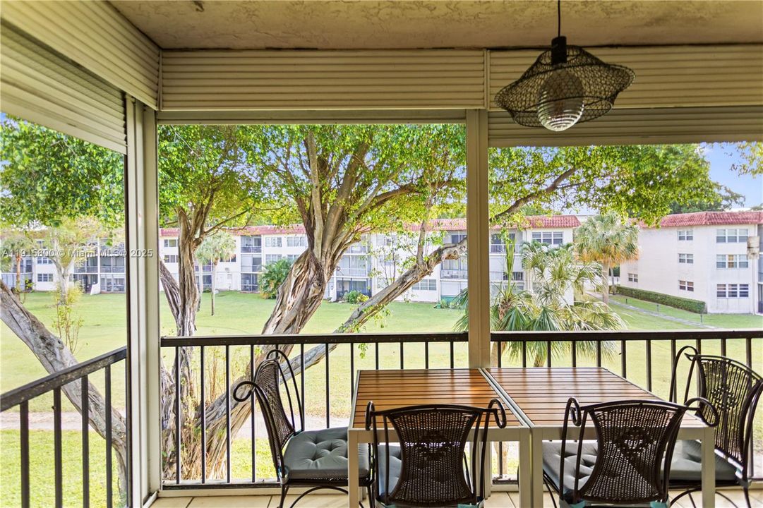 For Sale: $179,900 (2 beds, 2 baths, 1170 Square Feet)