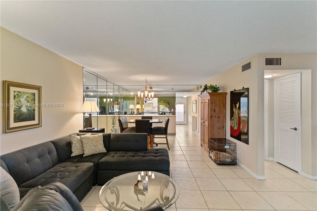 For Sale: $179,900 (2 beds, 2 baths, 1170 Square Feet)