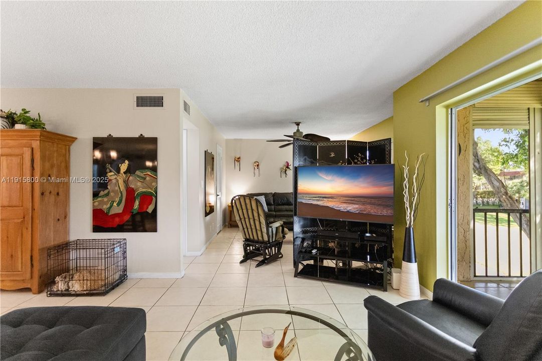 For Sale: $179,900 (2 beds, 2 baths, 1170 Square Feet)