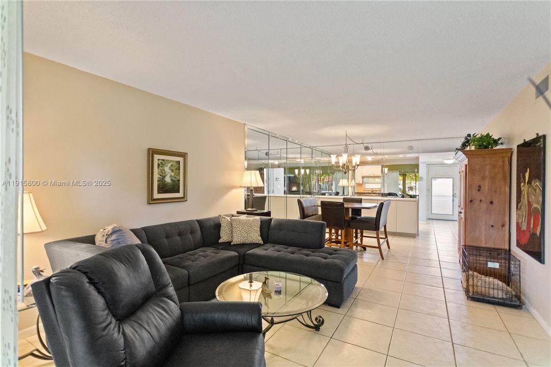 For Sale: $179,900 (2 beds, 2 baths, 1170 Square Feet)