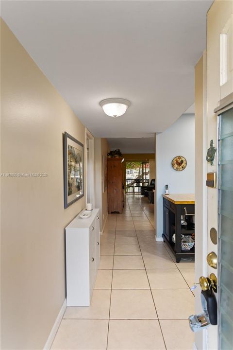 For Sale: $179,900 (2 beds, 2 baths, 1170 Square Feet)