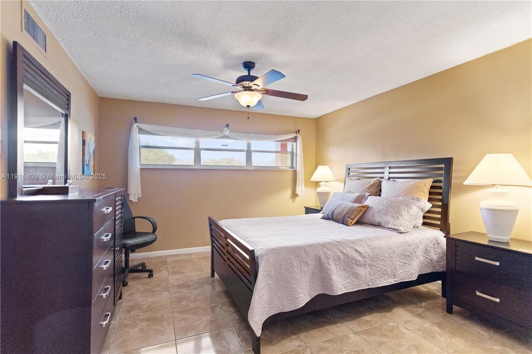 For Sale: $179,900 (2 beds, 2 baths, 1170 Square Feet)