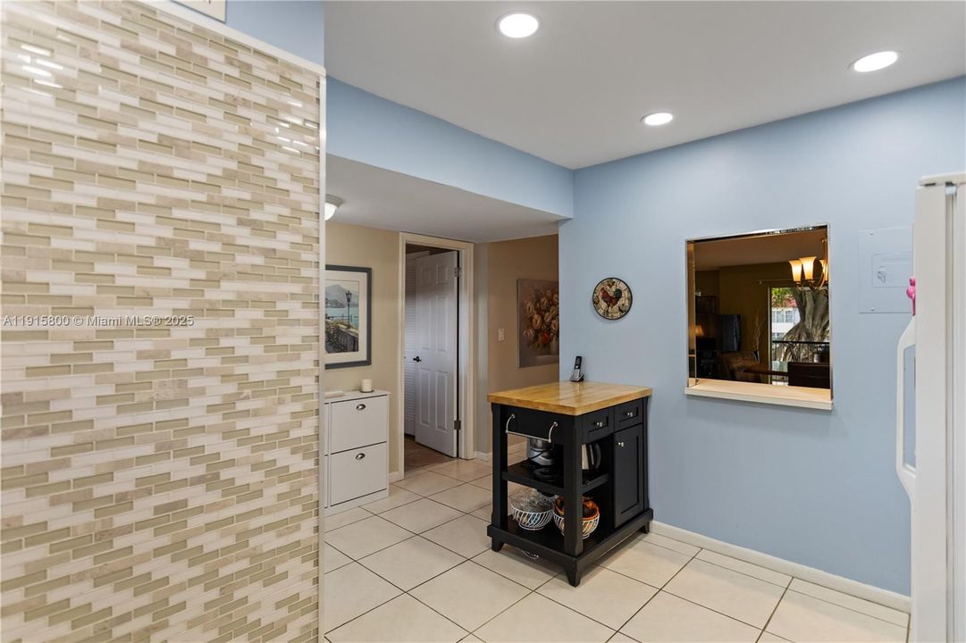 For Sale: $179,900 (2 beds, 2 baths, 1170 Square Feet)