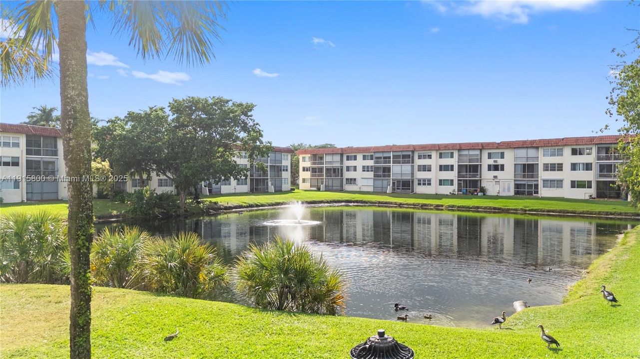 For Sale: $179,900 (2 beds, 2 baths, 1170 Square Feet)