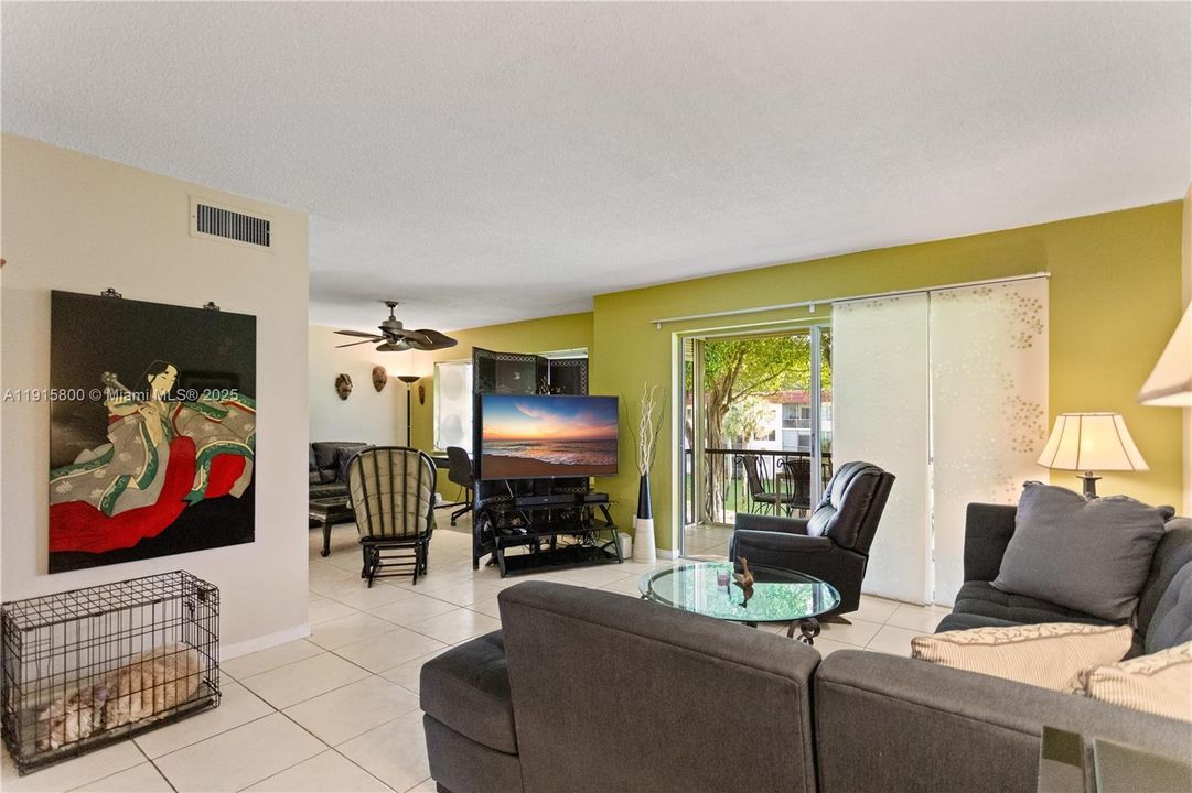 For Sale: $179,900 (2 beds, 2 baths, 1170 Square Feet)