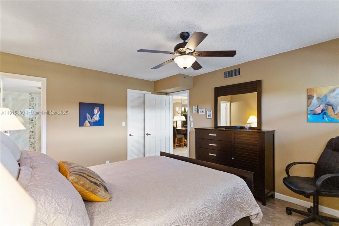 For Sale: $179,900 (2 beds, 2 baths, 1170 Square Feet)