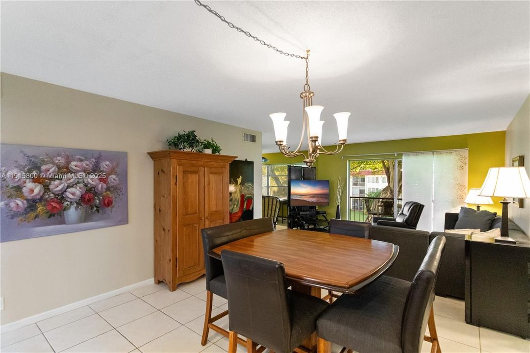 For Sale: $179,900 (2 beds, 2 baths, 1170 Square Feet)