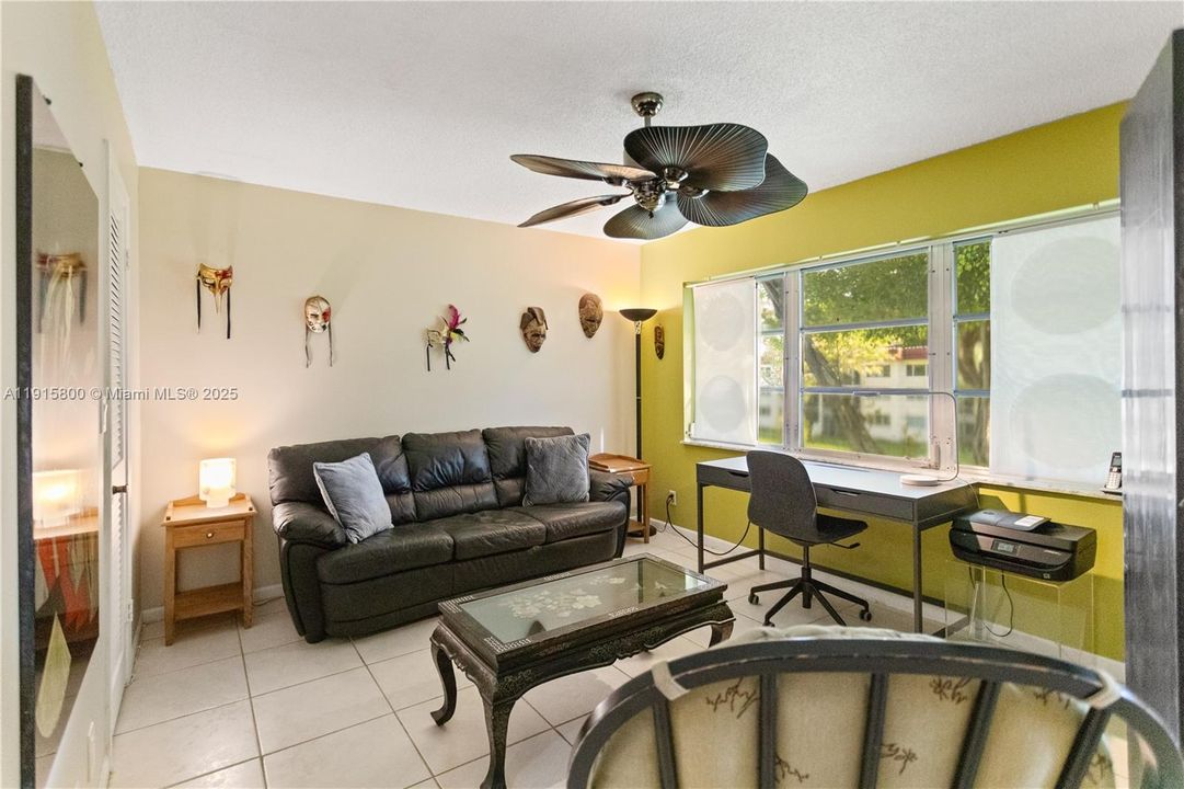 For Sale: $179,900 (2 beds, 2 baths, 1170 Square Feet)