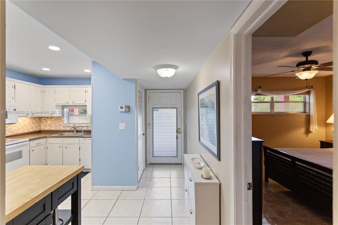 For Sale: $179,900 (2 beds, 2 baths, 1170 Square Feet)