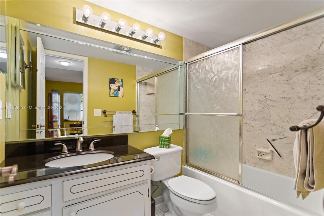 For Sale: $179,900 (2 beds, 2 baths, 1170 Square Feet)