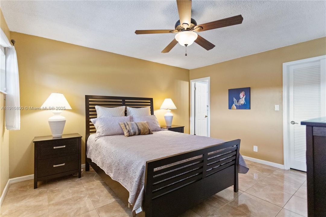 For Sale: $179,900 (2 beds, 2 baths, 1170 Square Feet)