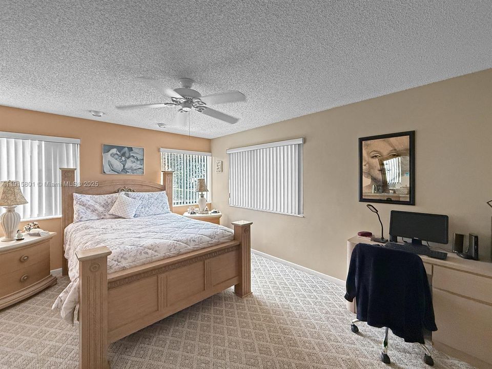 For Sale: $179,000 (2 beds, 2 baths, 1019 Square Feet)