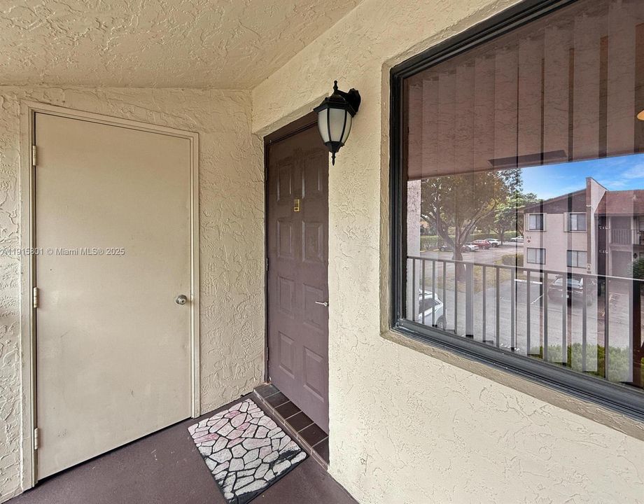 For Sale: $179,000 (2 beds, 2 baths, 1019 Square Feet)