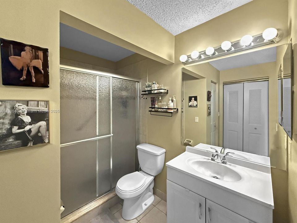 For Sale: $179,000 (2 beds, 2 baths, 1019 Square Feet)