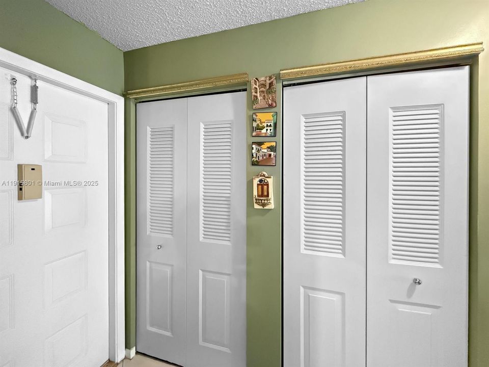 For Sale: $179,000 (2 beds, 2 baths, 1019 Square Feet)