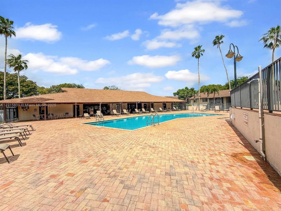 For Sale: $179,000 (2 beds, 2 baths, 1019 Square Feet)