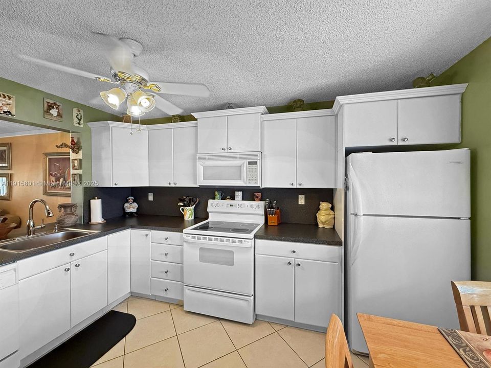 For Sale: $179,000 (2 beds, 2 baths, 1019 Square Feet)