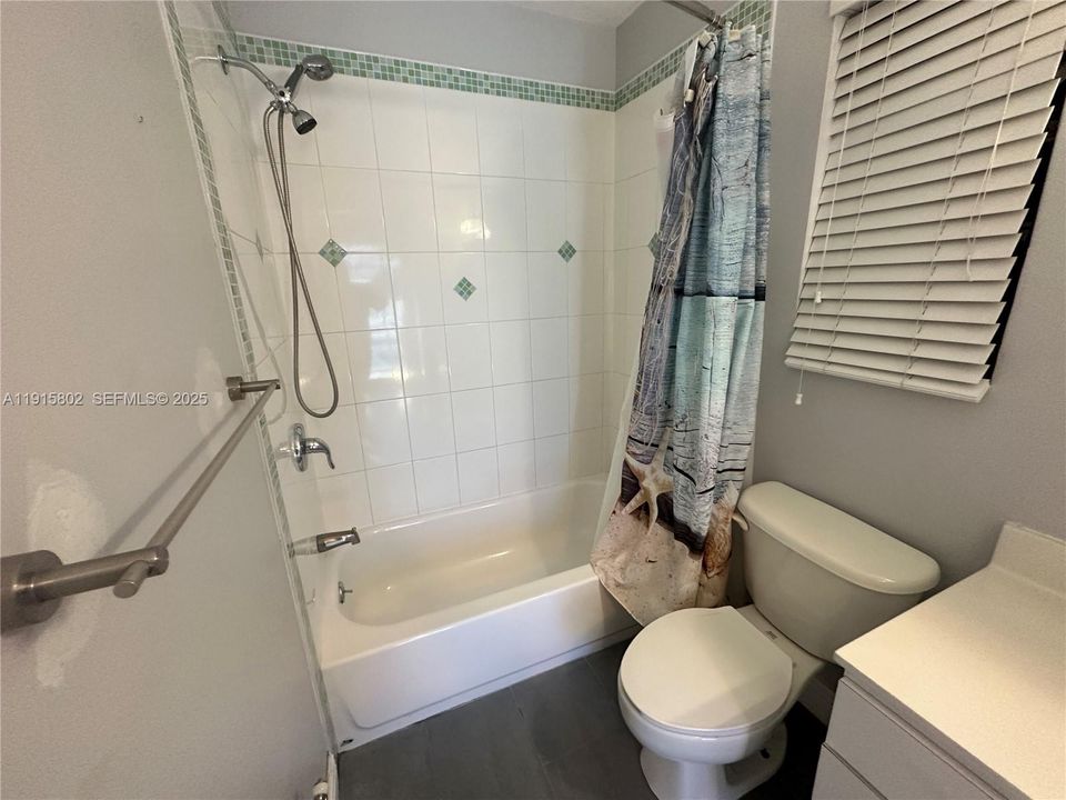 For Rent: $5,699 (4 beds, 3 baths, 1995 Square Feet)