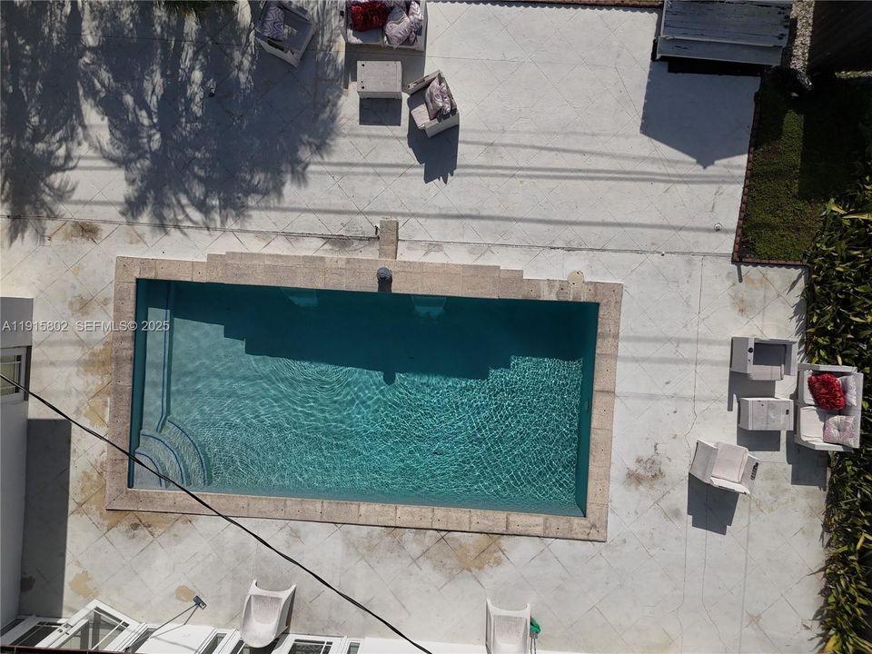 For Rent: $5,699 (4 beds, 3 baths, 1995 Square Feet)