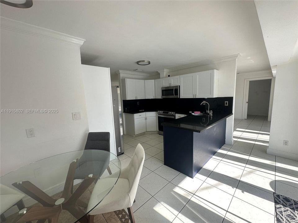 For Rent: $5,699 (4 beds, 3 baths, 1995 Square Feet)