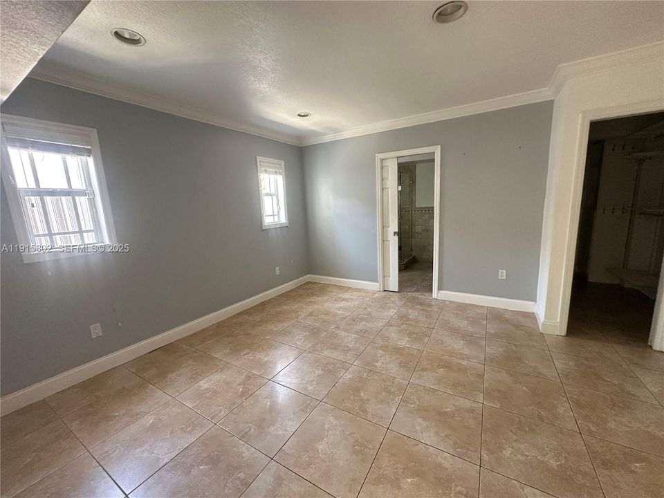 For Rent: $5,699 (4 beds, 3 baths, 1995 Square Feet)