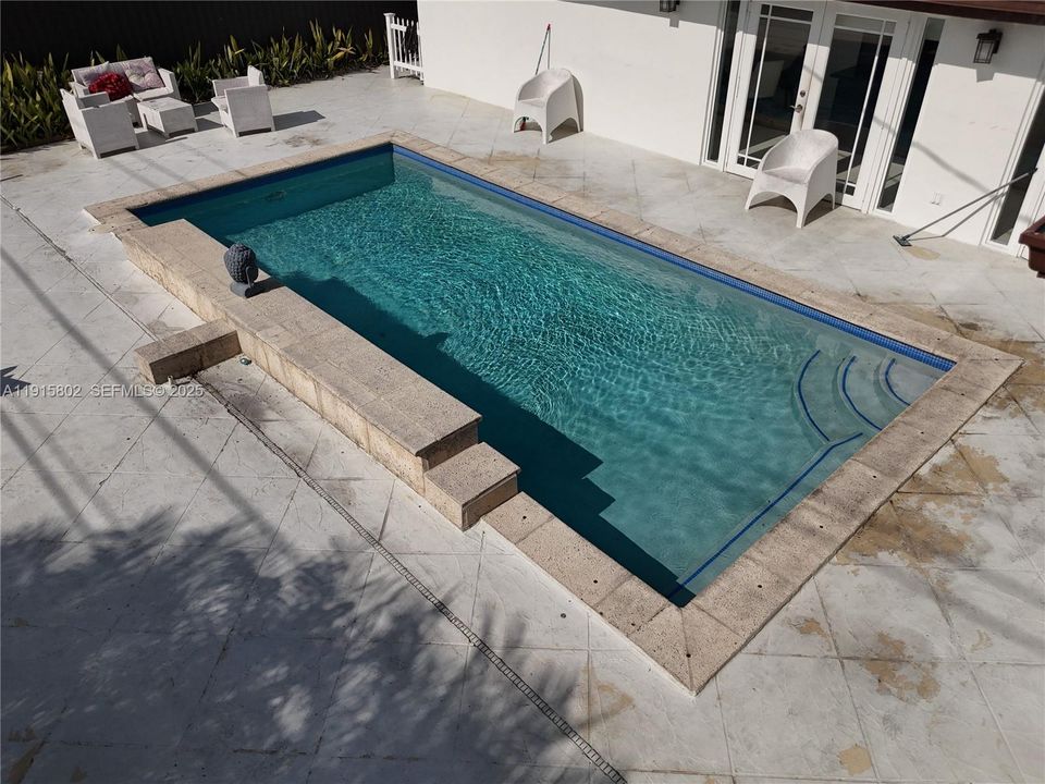 For Rent: $5,699 (4 beds, 3 baths, 1995 Square Feet)