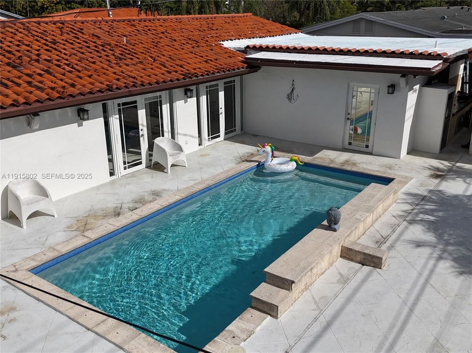 For Rent: $5,699 (4 beds, 3 baths, 1995 Square Feet)