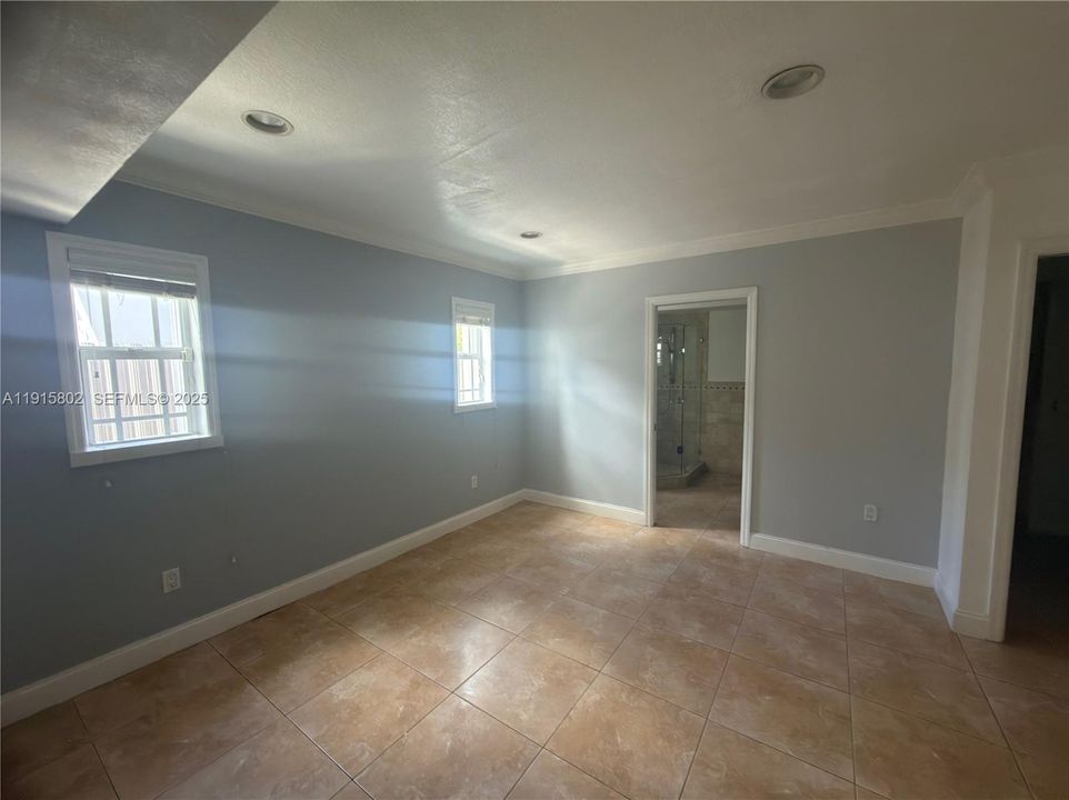 For Rent: $5,699 (4 beds, 3 baths, 1995 Square Feet)