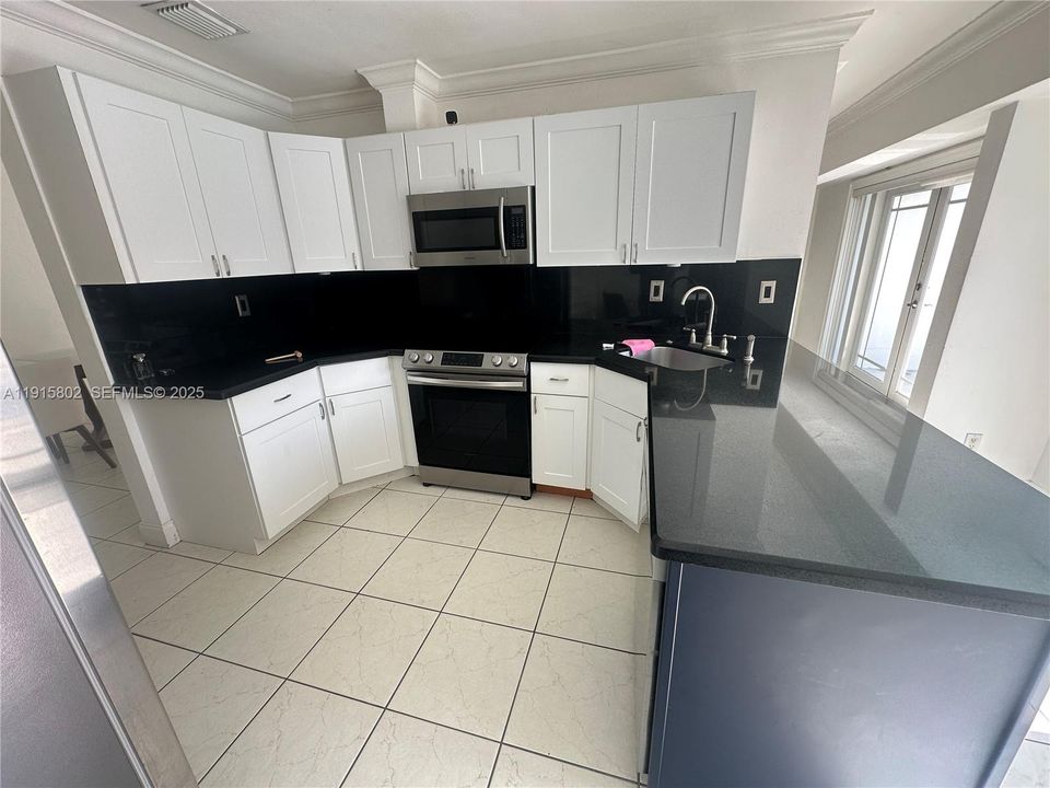 For Rent: $5,699 (4 beds, 3 baths, 1995 Square Feet)